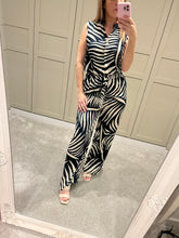 Navy palm top
